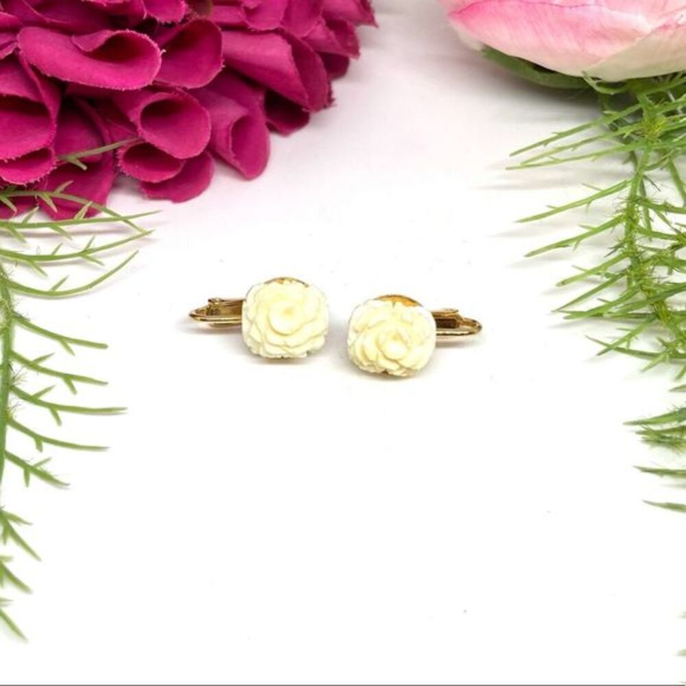 VINTAGE⚜️Carved Rose Clip Earrings